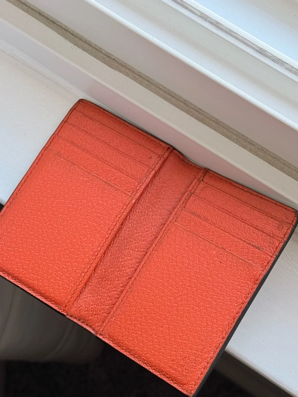 Gucci wallet decent